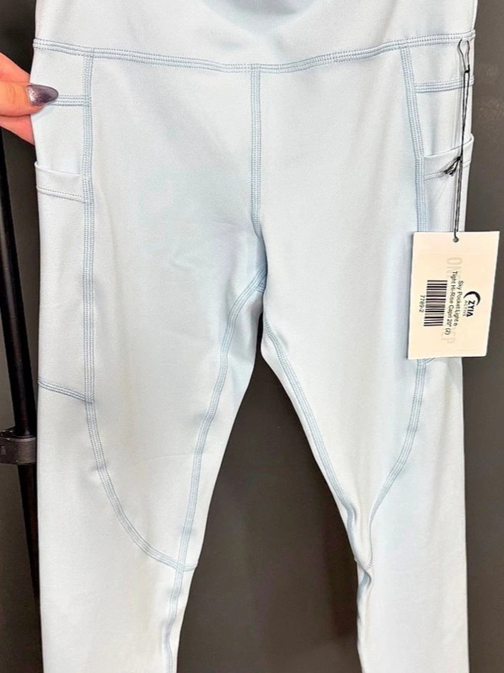 Zyia Active Sky Pocket Light n Tight Hi-Rise Capri Leggings